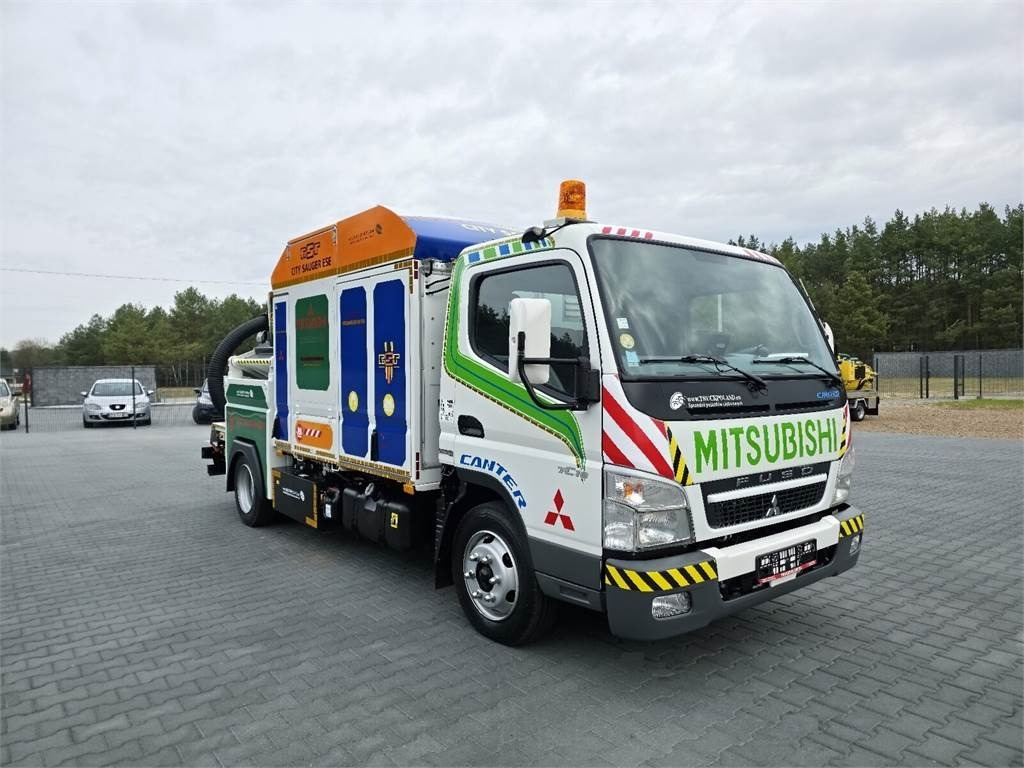 Mitsubishi CANTER odkurzacz koparka ssąca Saugbagger CITY SAU - Camion hydrocureur: photos 2 Mitsubishi CANTER odkurzacz koparka ssąca Saugbagger CITY SAU - Camion hydrocureur: photos 2