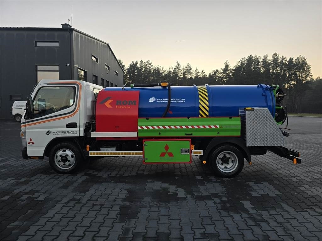Mitsubishi ROM SMART COMBI WUKO HOT WATER FOR CLEANING SEWAGE - Camion hydrocureur: photos 4 Mitsubishi ROM SMART COMBI WUKO HOT WATER FOR CLEANING SEWAGE - Camion hydrocureur: photos 4