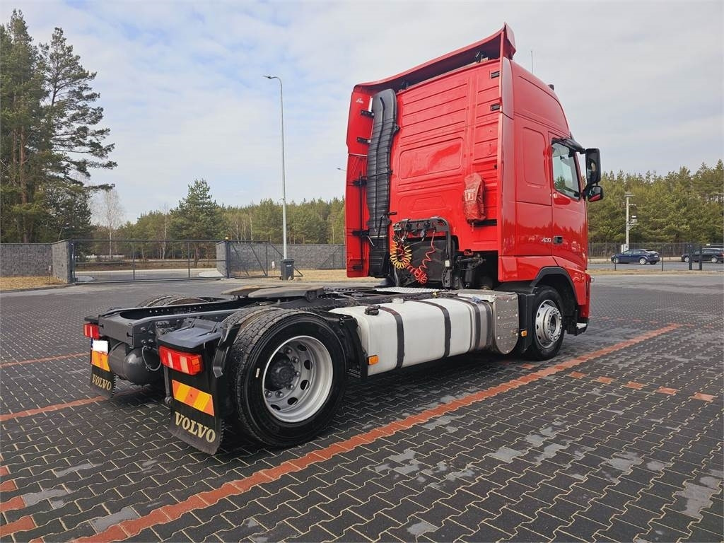 Volvo FH13 XXL NEW TIRES MANUAL 420 EURO 5 2011 - Tracteur routier: photos 5 Volvo FH13 XXL NEW TIRES MANUAL 420 EURO 5 2011 - Tracteur routier: photos 5
