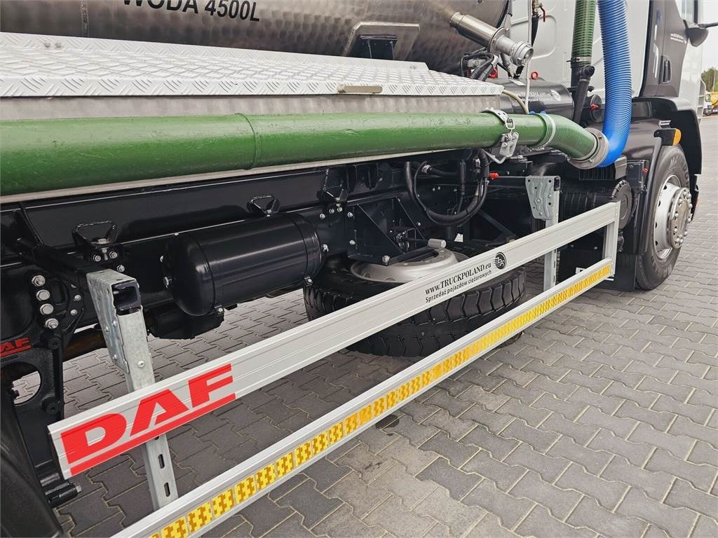 DAF WUKO SCK-4HW for collecting waste liquid separator - Véhicule de voirie/ Spécial: photos 3 DAF WUKO SCK-4HW for collecting waste liquid separator - Véhicule de voirie/ Spécial: photos 3