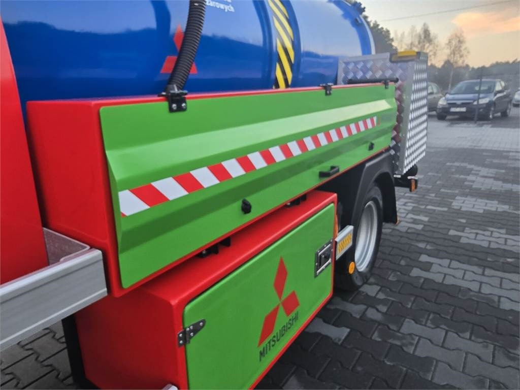 Véhicule de voirie/ Spécial Mitsubishi ROM KOKS SMART COMBI WUKO HOT WATER FOR CLEANING S: photos 12 Véhicule de voirie/ Spécial Mitsubishi ROM KOKS SMART COMBI WUKO HOT WATER FOR CLEANING S: photos 12