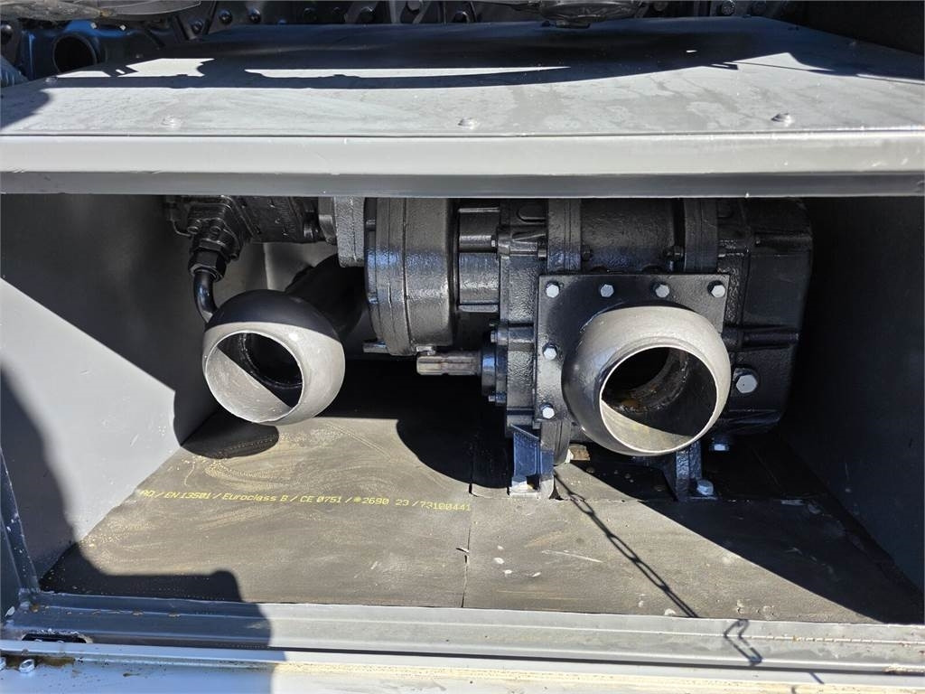 Scania Larsen FlexVac 311 Vacuum suction loader - Véhicule de voirie/ Spécial: photos 4 Scania Larsen FlexVac 311 Vacuum suction loader - Véhicule de voirie/ Spécial: photos 4