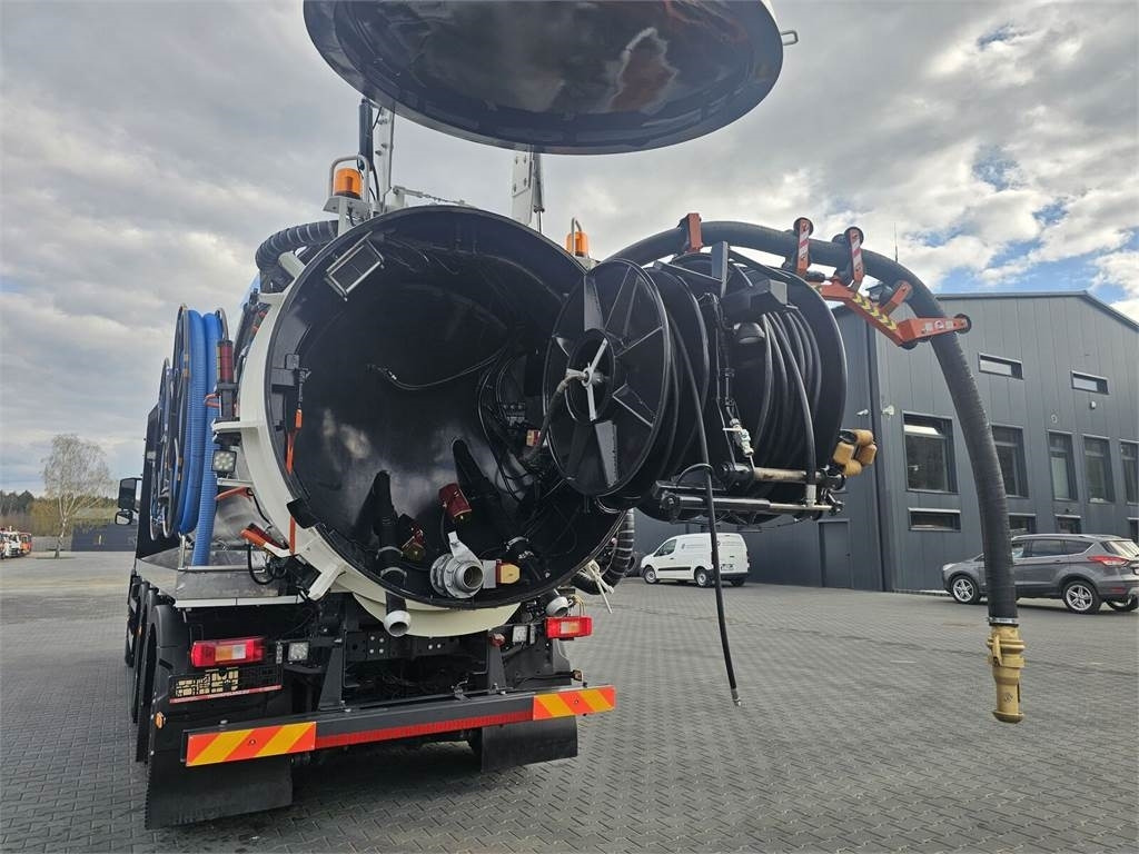 Volvo WUKO ADR ROLBA FOR CLEANING CHANNELS COMBI - Camion hydrocureur: photos 4 Volvo WUKO ADR ROLBA FOR CLEANING CHANNELS COMBI - Camion hydrocureur: photos 4