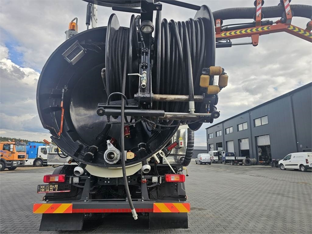 Volvo WUKO ADR ROLBA FOR CLEANING CHANNELS COMBI - Camion hydrocureur: photos 5 Volvo WUKO ADR ROLBA FOR CLEANING CHANNELS COMBI - Camion hydrocureur: photos 5