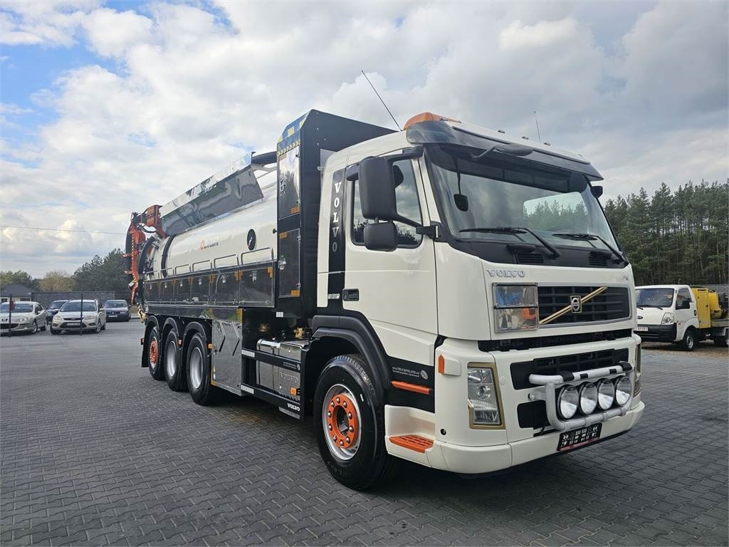 Volvo WUKO ADR ROLBA FOR CLEANING CHANNELS COMBI - Camion hydrocureur: photos 3 Volvo WUKO ADR ROLBA FOR CLEANING CHANNELS COMBI - Camion hydrocureur: photos 3
