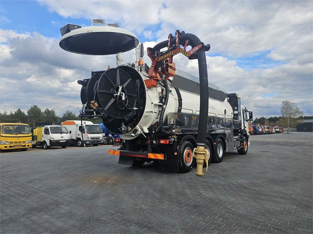 Volvo WUKO ADR ROLBA FOR CLEANING CHANNELS COMBI - Camion hydrocureur: photos 3 Volvo WUKO ADR ROLBA FOR CLEANING CHANNELS COMBI - Camion hydrocureur: photos 3