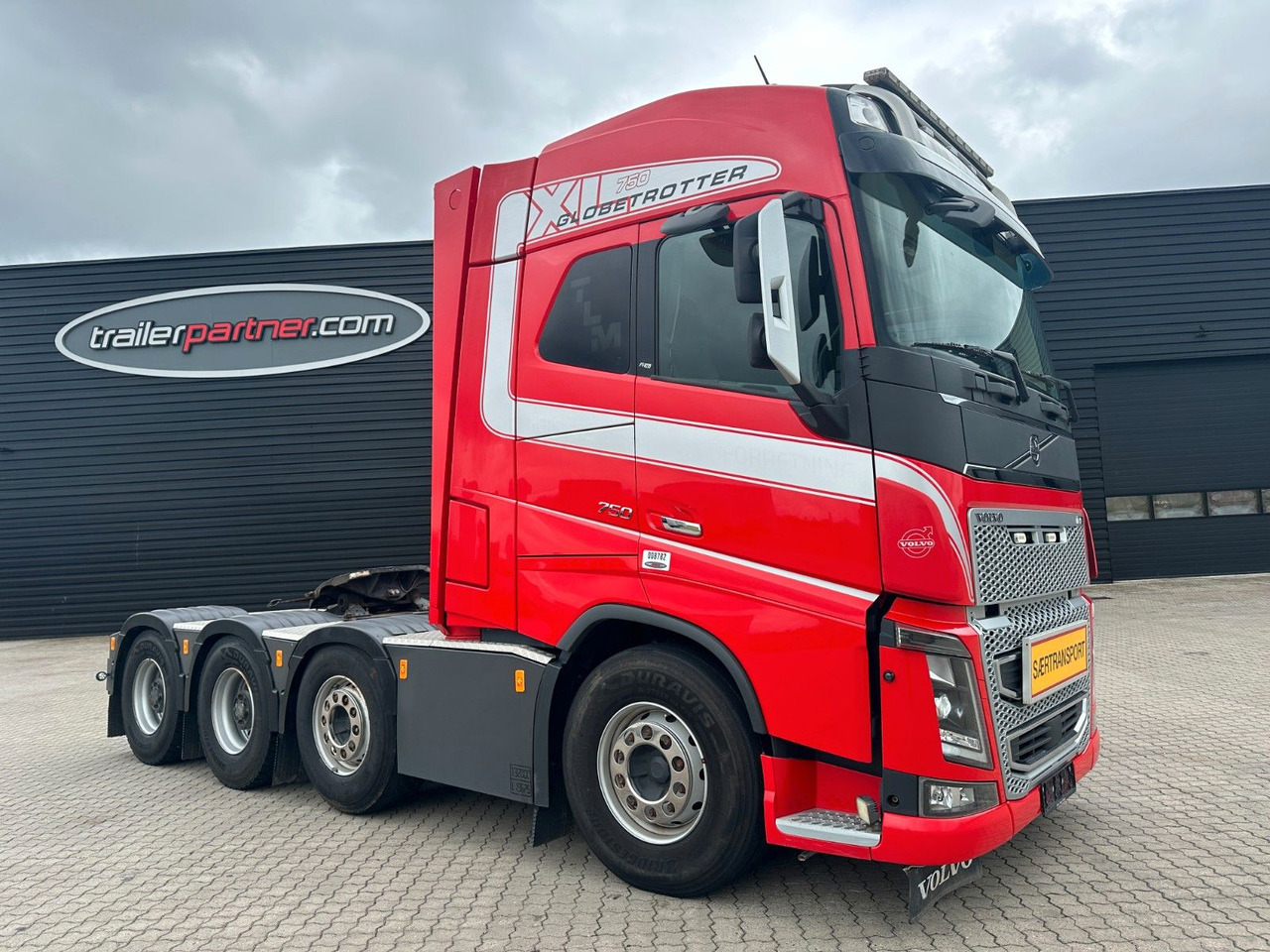 Volvo FH 16 750 8x4 / 250 T / Hydraulik - Tracteur routier: photos 1 Volvo FH 16 750 8x4 / 250 T / Hydraulik - Tracteur routier: photos 1