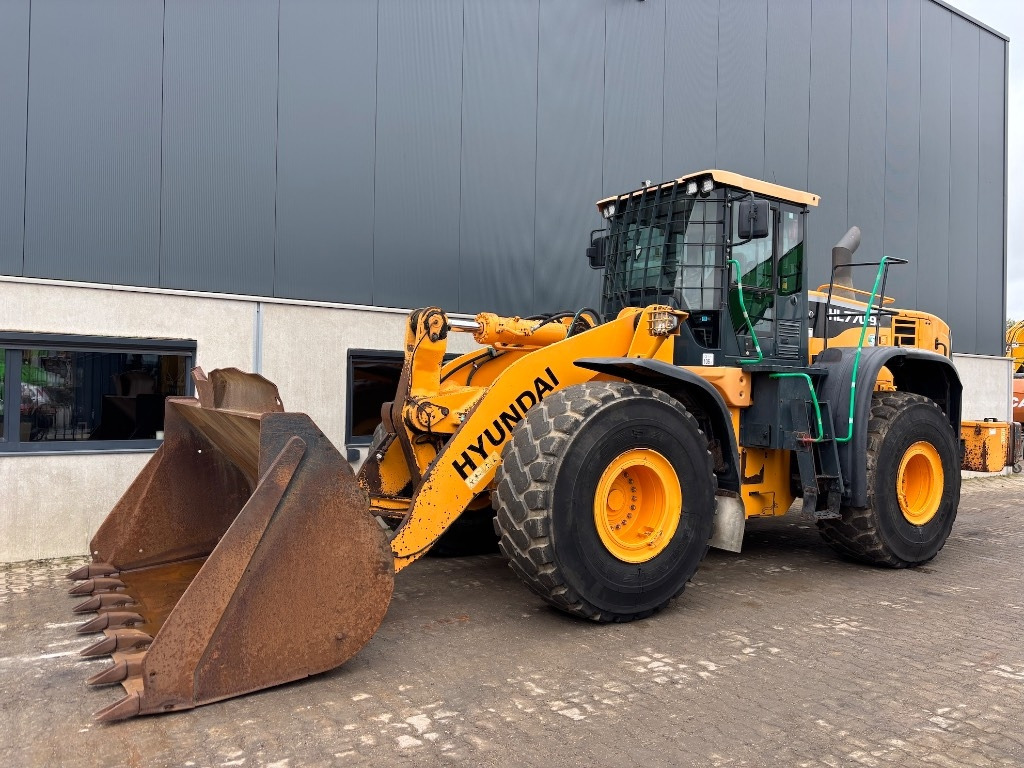 Hyundai HL 770-9 A - HL770 - HL 770 - Chargeuse sur pneus: photos 1 Hyundai HL 770-9 A - HL770 - HL 770 - Chargeuse sur pneus: photos 1
