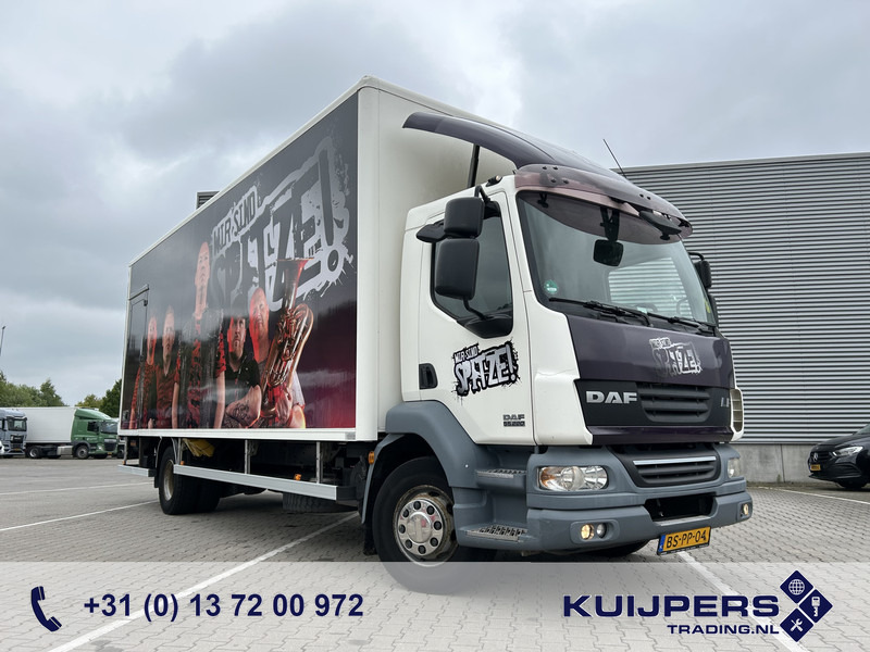 DAF LF55 220 Euro 4 / 12 Ton / 673 dkm / Box / Loadlift / APK TUV 01-26 - Camion fourgon: photos 1 DAF LF55 220 Euro 4 / 12 Ton / 673 dkm / Box / Loadlift / APK TUV 01-26 - Camion fourgon: photos 1