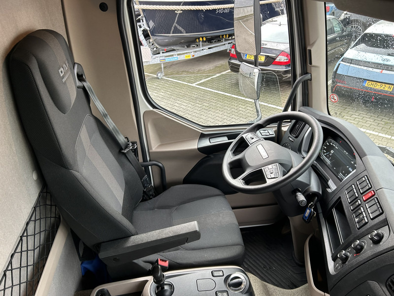 DAF XB 290 FA / 16 Ton / Nieuwe Tacho V2 / Box / Laadklep / APK 12-26 - Camion fourgon: photos 3 DAF XB 290 FA / 16 Ton / Nieuwe Tacho V2 / Box / Laadklep / APK 12-26 - Camion fourgon: photos 3