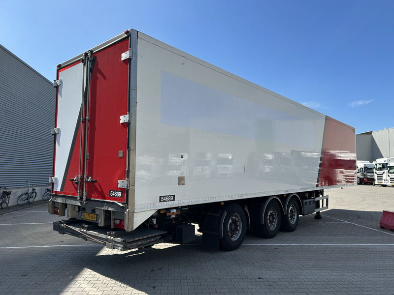 H.T.F. HZO 39 / Carrier Vector 1800 Frigo / Loadlift 2500 kg / APK TUV 01-26 - Semi-remorque frigorifique: photos 2 H.T.F. HZO 39 / Carrier Vector 1800 Frigo / Loadlift 2500 kg / APK TUV 01-26 - Semi-remorque frigorifique: photos 2