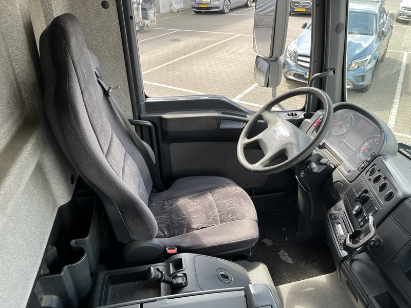 MAN TGL 12.180 Euro 4 / 12 Ton / 781 dkm / Canvas Box / APK TUV 10-25 / Oil Leakage - Camion fourgon: photos 3 MAN TGL 12.180 Euro 4 / 12 Ton / 781 dkm / Canvas Box / APK TUV 10-25 / Oil Leakage - Camion fourgon: photos 3