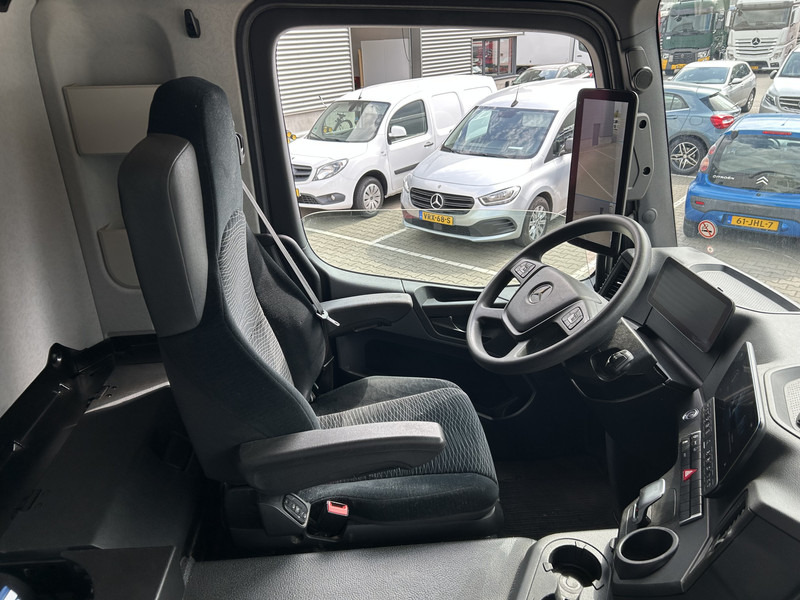 Mercedes-Benz Actros 2124 / Carrier Koeler -30 gr / Chereau Frigo Box / Laadklep / APK 04-26 - Camion frigorifique: photos 3 Mercedes-Benz Actros 2124 / Carrier Koeler -30 gr / Chereau Frigo Box / Laadklep / APK 04-26 - Camion frigorifique: photos 3