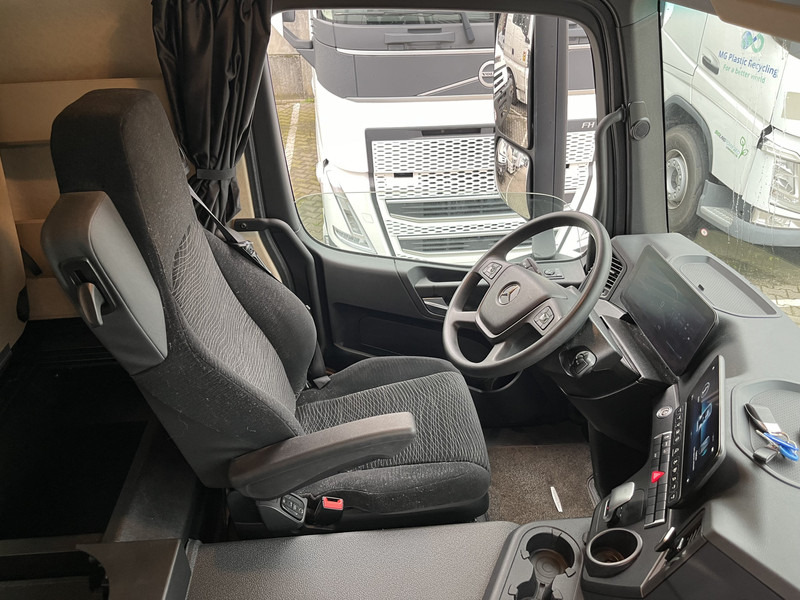 Mercedes-Benz Actros 2127 / Schuifzeil Box / Laadklep / APK 07-25 - Camion à rideaux coulissants: photos 3 Mercedes-Benz Actros 2127 / Schuifzeil Box / Laadklep / APK 07-25 - Camion à rideaux coulissants: photos 3