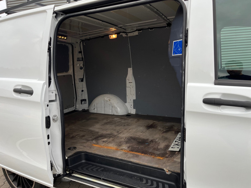 Mercedes-Benz Vito 111 CDI Lang / Business Professional Plus / / Imperial / Towbar - Fourgonnette: photos 4 Mercedes-Benz Vito 111 CDI Lang / Business Professional Plus / / Imperial / Towbar - Fourgonnette: photos 4