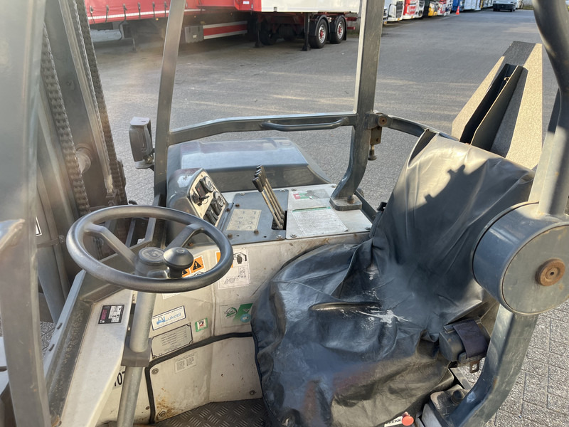 Moffett M4 20.1 / 547 Hours / 2020 / Schaarlift / Kooiaap / Meeneem heftruck - Chariot élévateur diesel: photos 4 Moffett M4 20.1 / 547 Hours / 2020 / Schaarlift / Kooiaap / Meeneem heftruck - Chariot élévateur diesel: photos 4