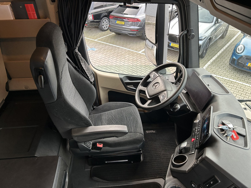 Mercedes-Benz Actros 1845 Gigaspace / 448 dkm / Tacho V2 / PTO / Stand Airco / APK TUV 11-26 - Tracteur routier: photos 3 Mercedes-Benz Actros 1845 Gigaspace / 448 dkm / Tacho V2 / PTO / Stand Airco / APK TUV 11-26 - Tracteur routier: photos 3