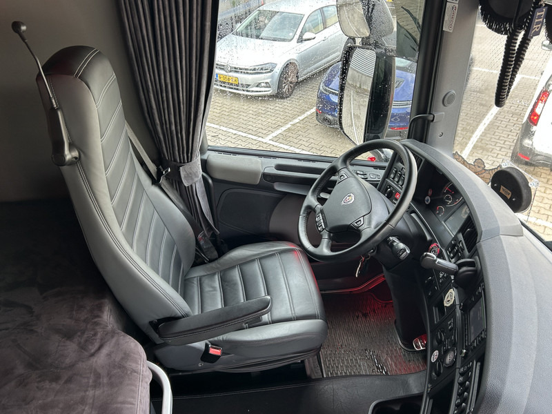 Scania R520 V8 / Showtruck / Buffl Special Interior / Vol Lucht / Retarder - Tracteur routier: photos 3 Scania R520 V8 / Showtruck / Buffl Special Interior / Vol Lucht / Retarder - Tracteur routier: photos 3