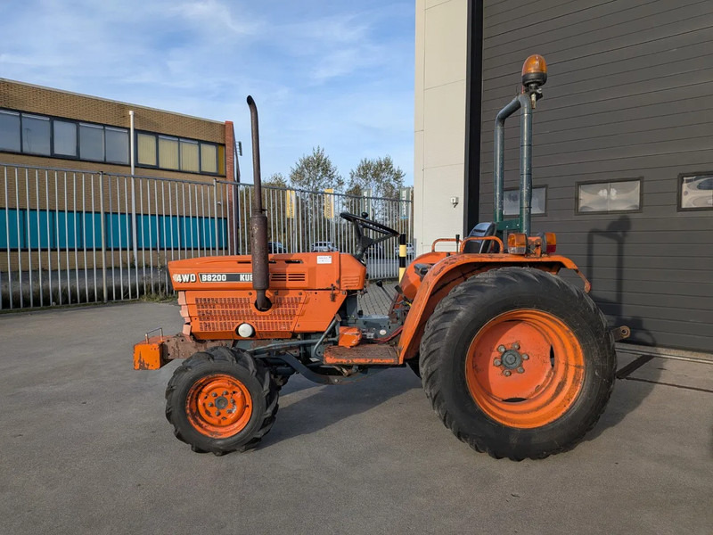 Kubota B8200 D8200 - Tracteur agricole: photos 2 Kubota B8200 D8200 - Tracteur agricole: photos 2