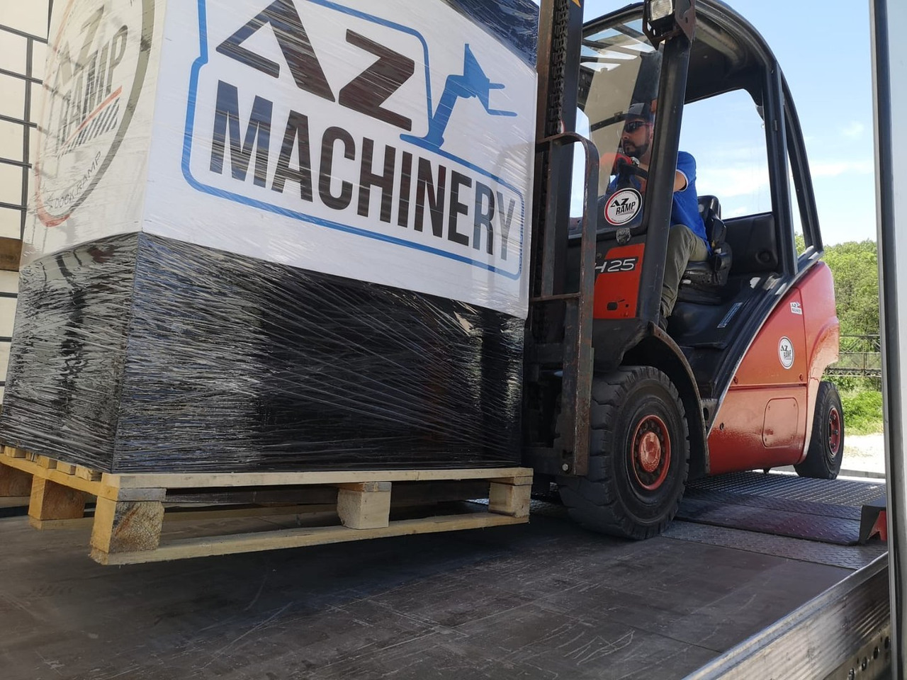 Rampe de chargement neuf AZ RAMP-PRIME PRIME WLO + 8 . Industrial Mobil Loading Ramp: photos 13 Rampe de chargement neuf AZ RAMP-PRIME PRIME WLO + 8 . Industrial Mobil Loading Ramp: photos 13