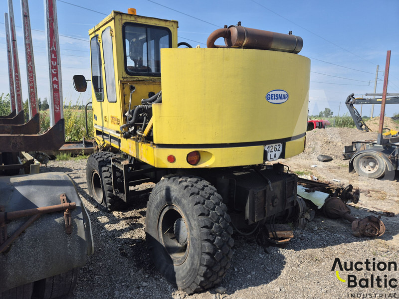 Geismar KGT-V - Pelle sur pneus: photos 4 Geismar KGT-V - Pelle sur pneus: photos 4