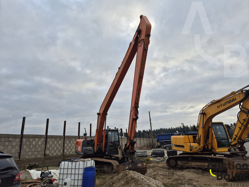 Hitachi ZX 210 LC-3 - Pelle sur chenille: photos 1 Hitachi ZX 210 LC-3 - Pelle sur chenille: photos 1