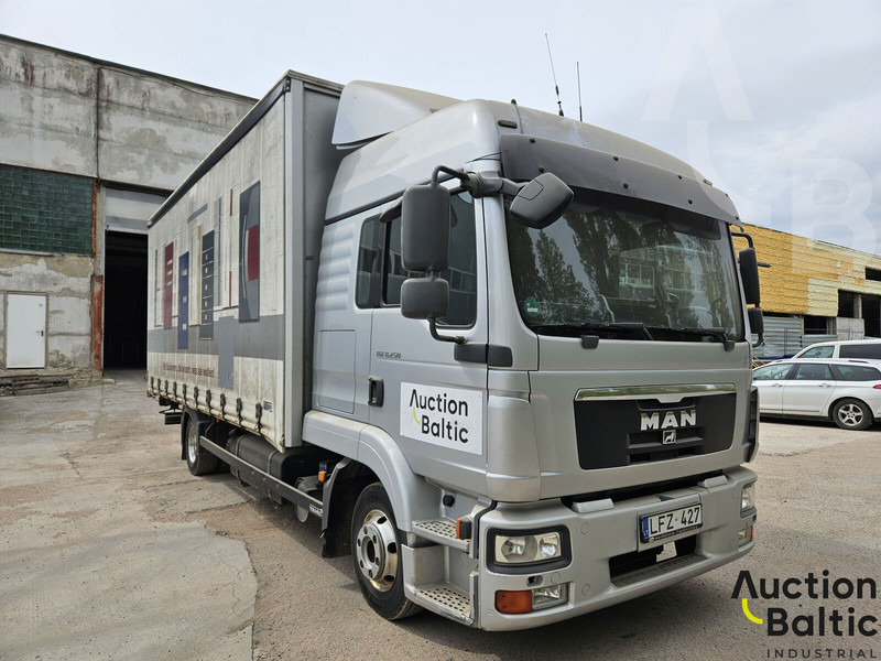MAN TGL8.250 - Camion à rideaux coulissants: photos 1 MAN TGL8.250 - Camion à rideaux coulissants: photos 1