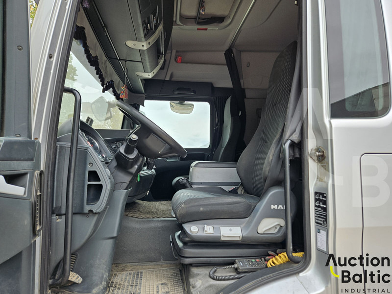 MAN TGL8.250 - Camion à rideaux coulissants: photos 5 MAN TGL8.250 - Camion à rideaux coulissants: photos 5