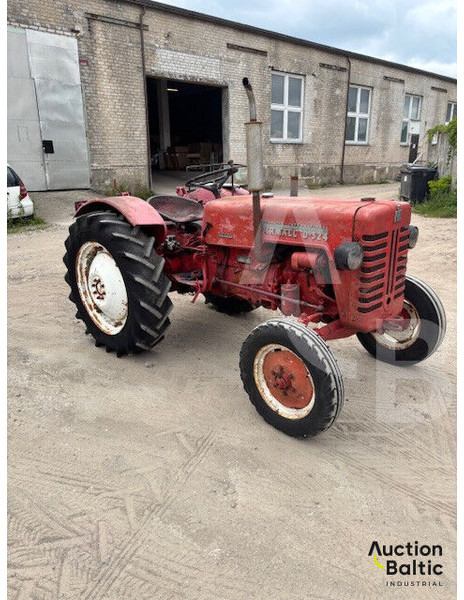 MCCORMICK International Farmall D-324 - Tracteur agricole: photos 1 MCCORMICK International Farmall D-324 - Tracteur agricole: photos 1
