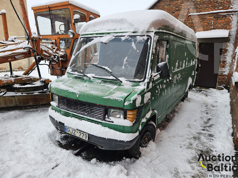 Mercedes-Benz 207D - Fourgonnette: photos 1 Mercedes-Benz 207D - Fourgonnette: photos 1