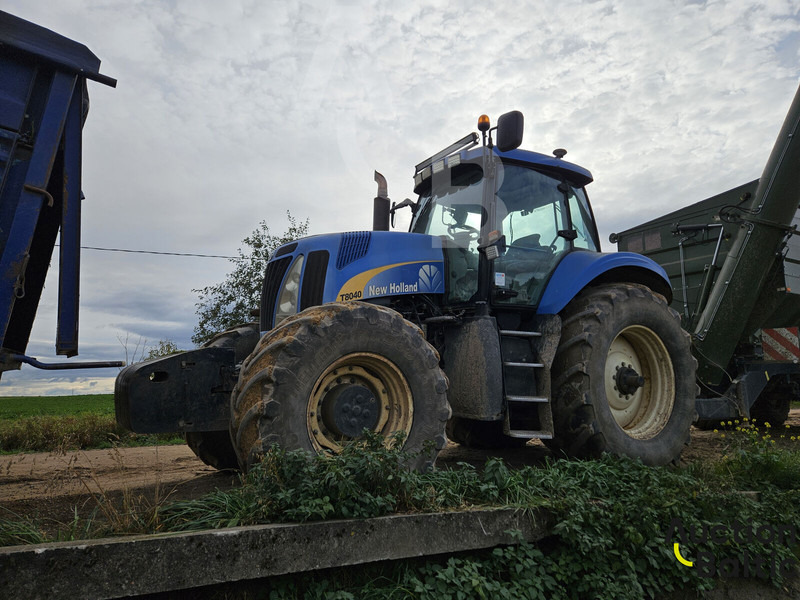 New Holland T 8040 - Tracteur agricole: photos 2 New Holland T 8040 - Tracteur agricole: photos 2
