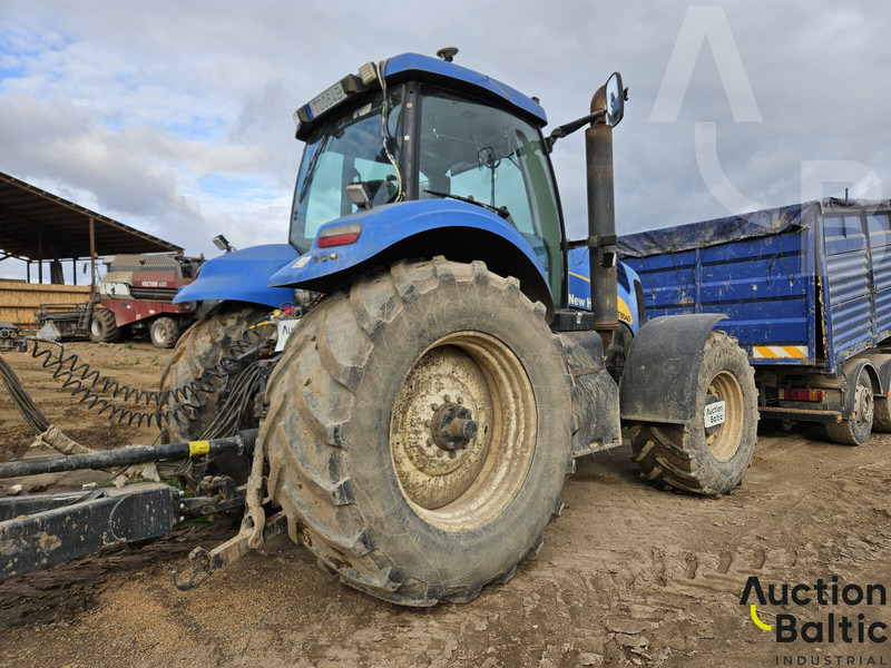 New Holland T 8040 - Tracteur agricole: photos 4 New Holland T 8040 - Tracteur agricole: photos 4