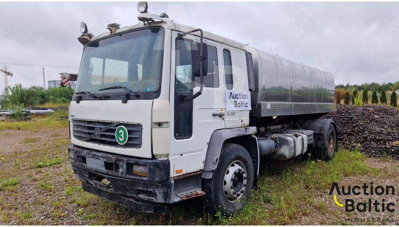 Volvo FL220 - Camion citerne: photos 1 Volvo FL220 - Camion citerne: photos 1