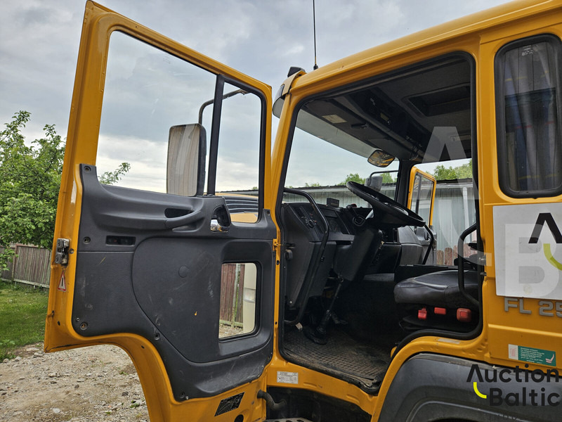 Volvo FL6 250 - Camion plateau, Camion grue: photos 5 Volvo FL6 250 - Camion plateau, Camion grue: photos 5