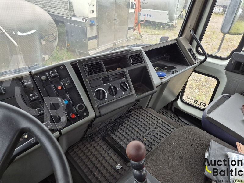 Camion citerne Volvo FL6: photos 13