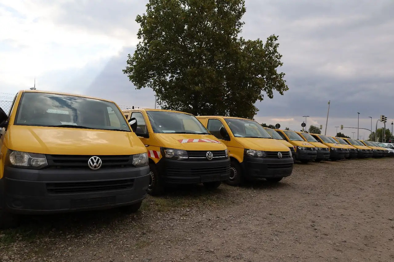 Volkswagen T5 Transporter/ 2.0 TDI/EU5/Werkstattfahrzeug - Fourgon utilitaire, Véhicule de voirie/ Spécial: photos 1 Volkswagen T5 Transporter/ 2.0 TDI/EU5/Werkstattfahrzeug - Fourgon utilitaire, Véhicule de voirie/ Spécial: photos 1
