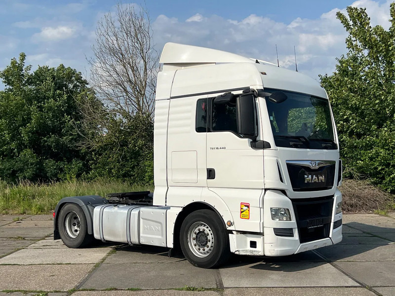 MAN TGX 18.440 Retarder***2xdieseltanks***TGX 18.440 2017*** - Tracteur routier: photos 1 MAN TGX 18.440 Retarder***2xdieseltanks***TGX 18.440 2017*** - Tracteur routier: photos 1