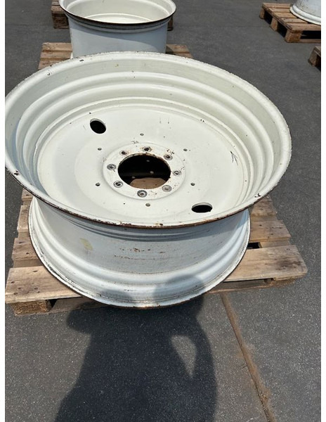 New Holland velg 18 x 38 - Jante: photos 3 New Holland velg 18 x 38 - Jante: photos 3