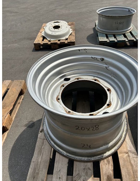 New Holland velg 20 x 28 - Jante: photos 2 New Holland velg 20 x 28 - Jante: photos 2