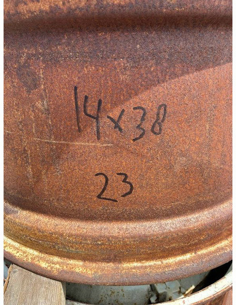 New Holland velgen 14 x 38 - Jante: photos 1 New Holland velgen 14 x 38 - Jante: photos 1