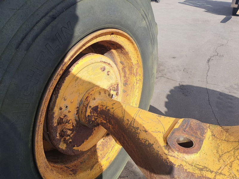 Vissers Mechanisatie As met banden - Essieu et pièces pour Camion: photos 3 Vissers Mechanisatie As met banden - Essieu et pièces pour Camion: photos 3