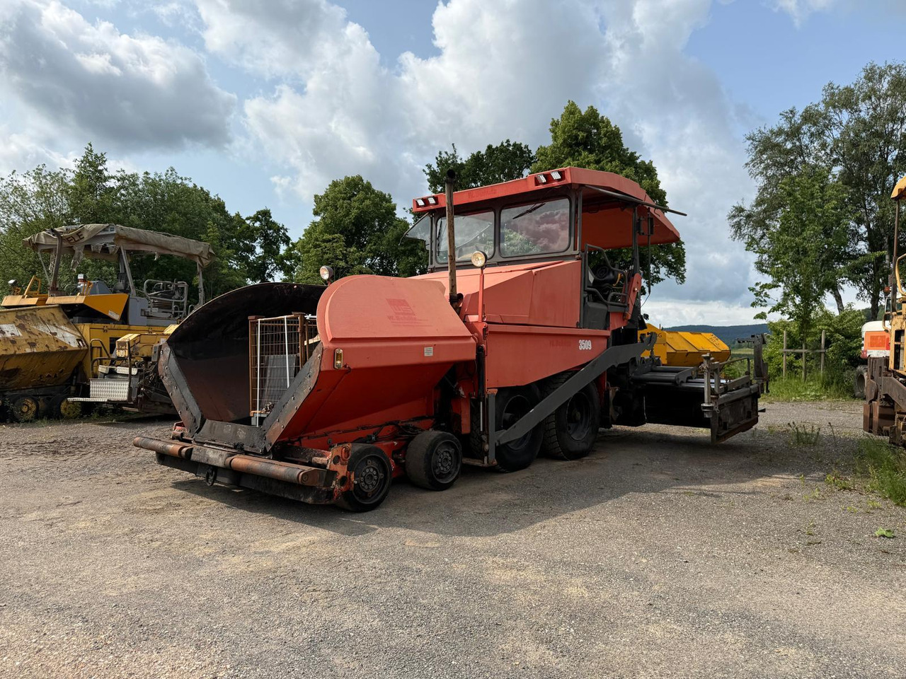 Demag-Dynapac DF135P powerfull 4-axle-paver - Finisseur: photos 3 Demag-Dynapac DF135P powerfull 4-axle-paver - Finisseur: photos 3