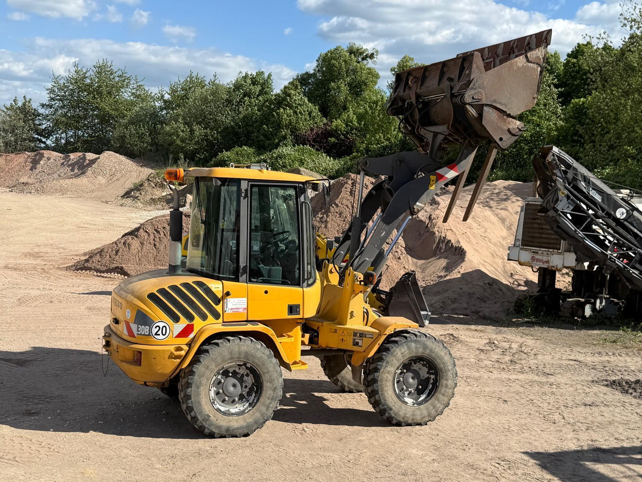 Volvo L 30 B-Z/K incl. 3-1shovel and fork - Chargeuse sur pneus: photos 1 Volvo L 30 B-Z/K incl. 3-1shovel and fork - Chargeuse sur pneus: photos 1