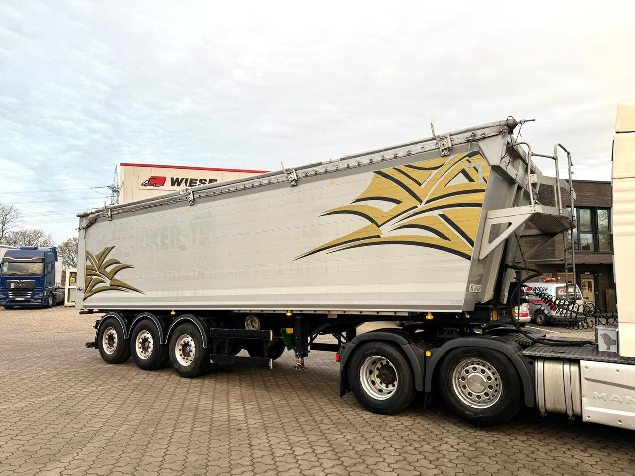 Benalu Bulkliner 95 Alu Kippmulde 51,5m³ - Semi-remorque benne: photos 1 Benalu Bulkliner 95 Alu Kippmulde 51,5m³ - Semi-remorque benne: photos 1