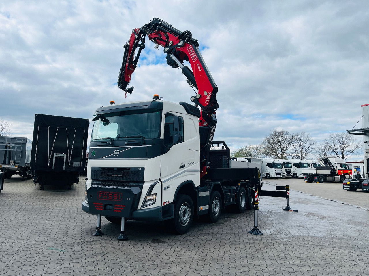 Volvo FH 500 8x4 Kran F820 RA2.27 Jib & Winde Sofort - Camion, Camion grue: photos 1 Volvo FH 500 8x4 Kran F820 RA2.27 Jib & Winde Sofort - Camion, Camion grue: photos 1