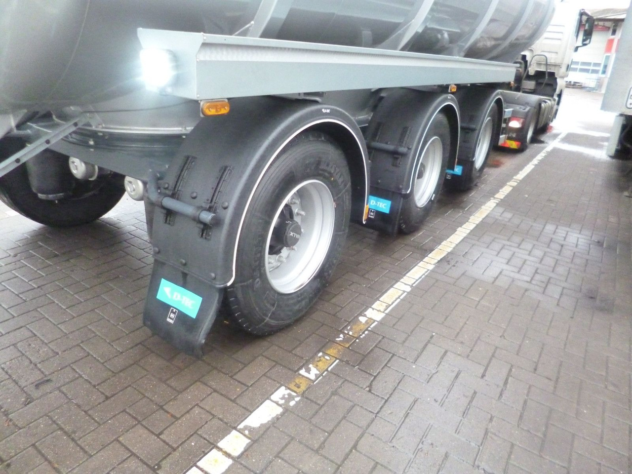 Semi-remorque citerne neuf D-TEC TANKTRAILER FV2011-20-R295 D-TEC Gülletanker FV2011 Zwangslenkung: photos 8 Semi-remorque citerne neuf D-TEC TANKTRAILER FV2011-20-R295 D-TEC Gülletanker FV2011 Zwangslenkung: photos 8