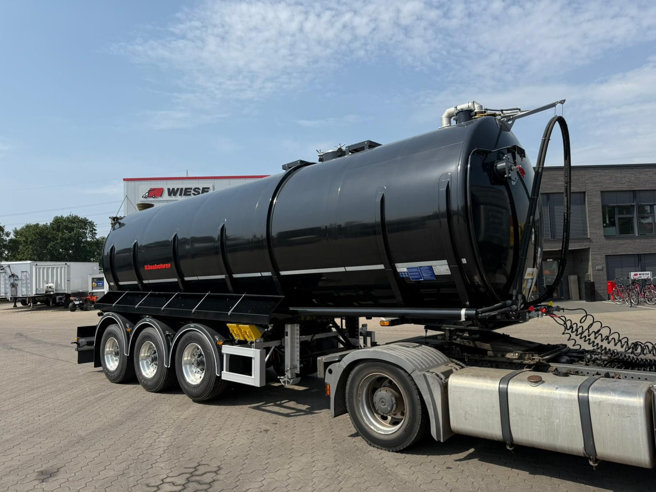Kässbohrer K.STN L 30 Edelstahl Tanker Gülle Naturabfall - Semi-remorque citerne: photos 3 Kässbohrer K.STN L 30 Edelstahl Tanker Gülle Naturabfall - Semi-remorque citerne: photos 3