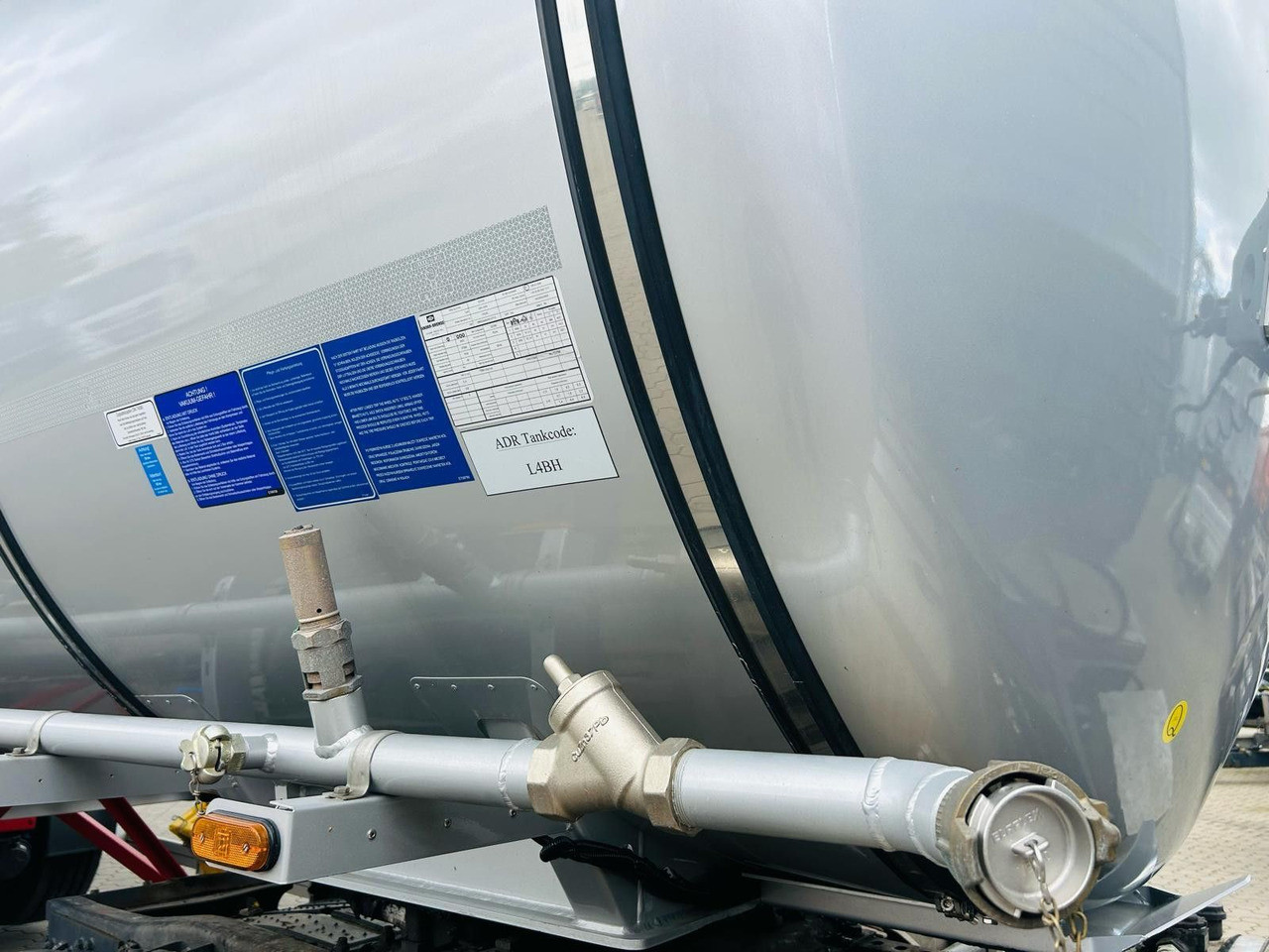 Semi-remorque citerne Kässbohrer STS.SS Edelstahl Tankauflieger Bitumen 32m³: photos 7