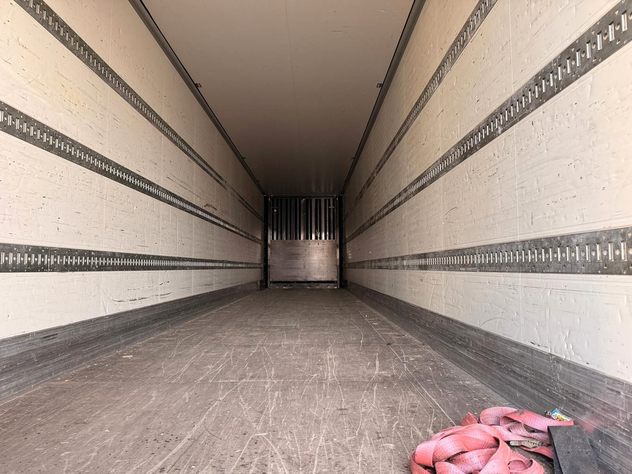 Krone SZ - Mega Koffer mit Rampenhalterung - Semi-remorque fourgon: photos 5 Krone SZ - Mega Koffer mit Rampenhalterung - Semi-remorque fourgon: photos 5