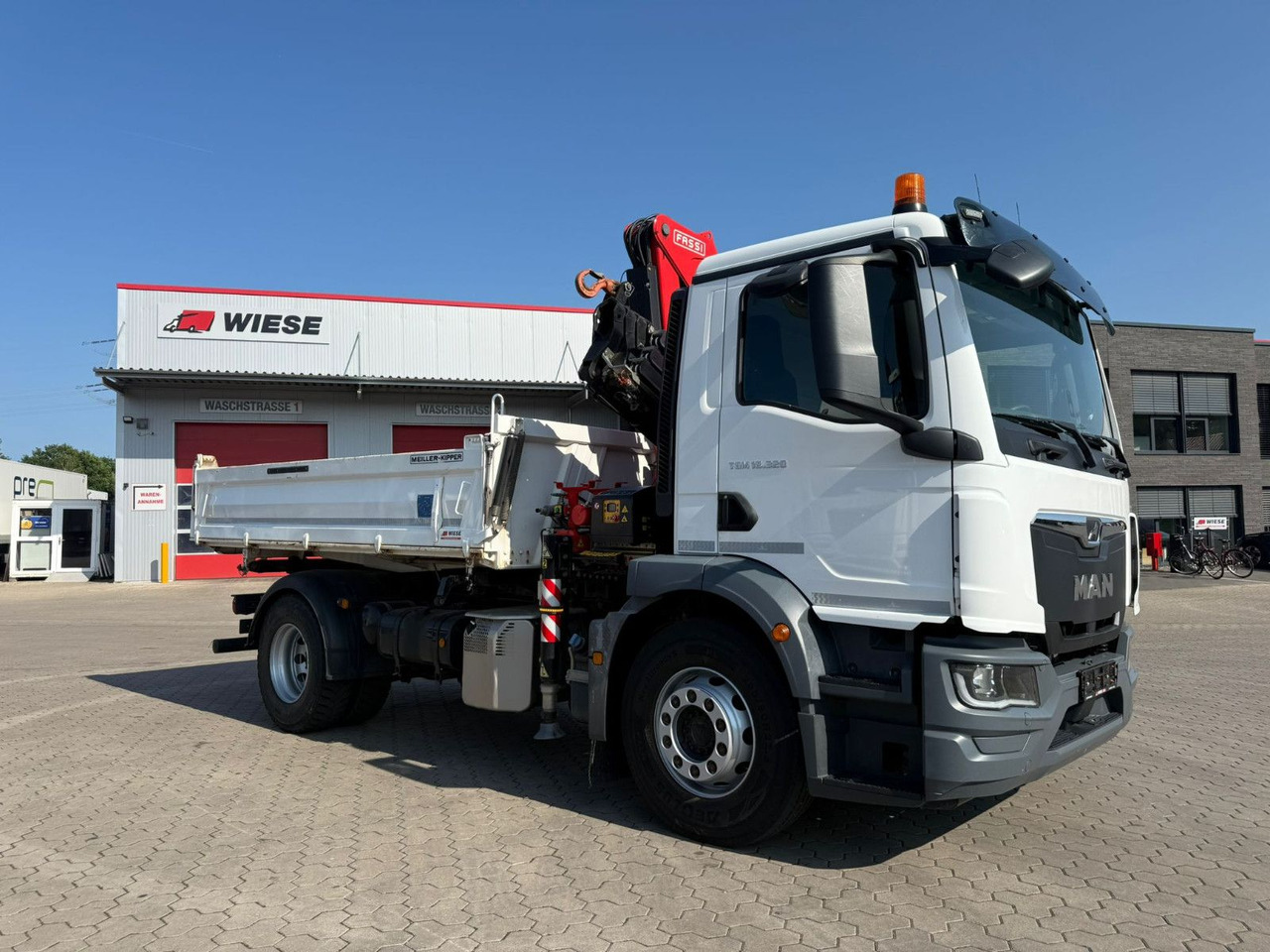 MAN TGM 18.320 4x2 BB Kran Fassi F135 Kipper Meiller - Camion grue: photos 5 MAN TGM 18.320 4x2 BB Kran Fassi F135 Kipper Meiller - Camion grue: photos 5